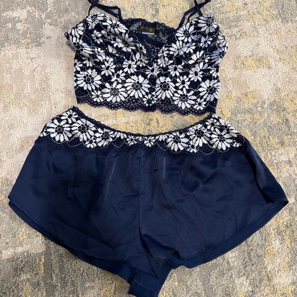 Elegant navy lace two-piece lingerie set by Seducingwear by Cinema Etoile
